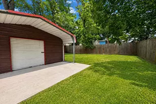 1010 Palestine St, Conroe, TX 77301 - Photo 22