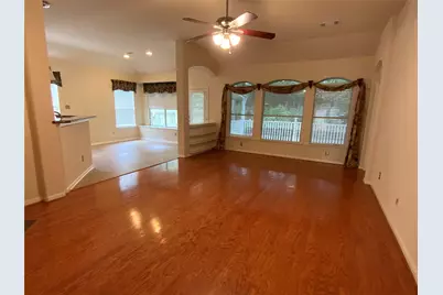 118 W Russet Grove Circle, The Woodlands, TX 77384 - Photo 4