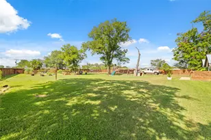 401 E Main St, Weimar, TX 78962 - Photo 32