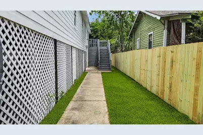 5306 Avenue M 1/2, Galveston, TX 77551 - Photo 4