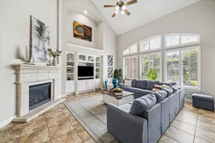 15718 Starcreek Ln, Houston, TX 77044 - Photo 2