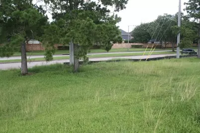 2920 W Walker Street, League City, TX 77573 - Photo 2