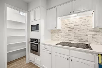 18118 Lakeside Lane, Houston, TX 77058 - Photo 14