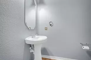 4919 Mayflower St, Houston, TX 77033 - Photo 8