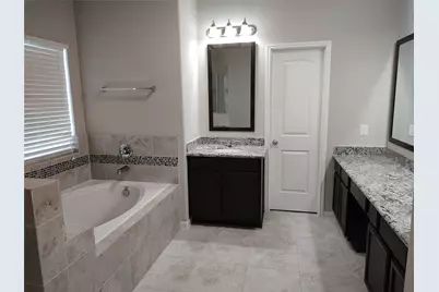 4002 Longwood Drive, Mont Belvieu, TX 77523 - Photo 10