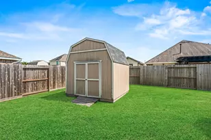 4002 Longwood Dr, Mont Belvieu, TX 77523 - Photo 26