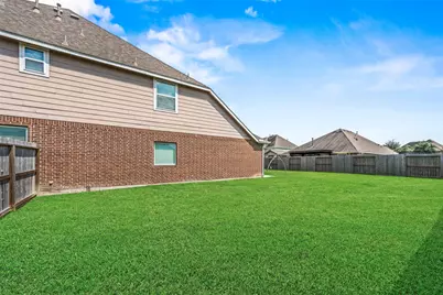 4002 Longwood Drive, Mont Belvieu, TX 77523 - Photo 28