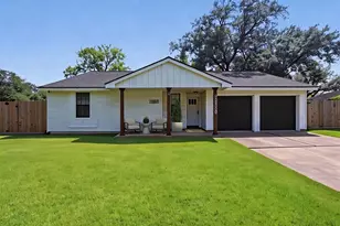 802 Camelot Ln, Friendswood, TX 77546 - Photo 1