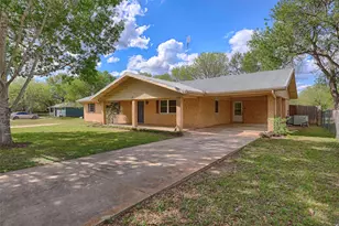 705 S La Grange St, Flatonia, TX 78941 - Photo 1