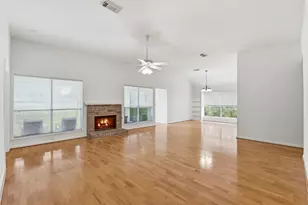 2739 S Peach Hollow Cir, Pearland, TX 77584 - Photo 6