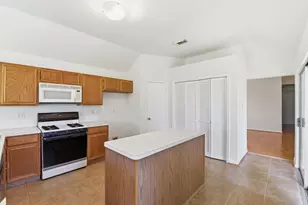 2739 S Peach Hollow Cir, Pearland, TX 77584 - Photo 16