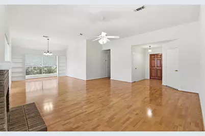 2739 S Peach Hollow Circle, Pearland, TX 77584 - Photo 8