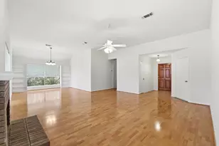 2739 S Peach Hollow Cir, Pearland, TX 77584 - Photo 8
