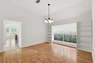2739 S Peach Hollow Cir, Pearland, TX 77584 - Photo 12