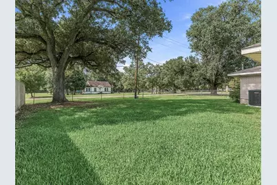 15589 San Jacinto Street, Hamshire, TX 77622 - Photo 28