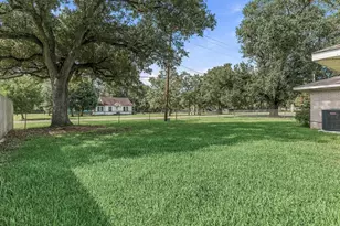 15589 San Jacinto St, Hamshire, TX 77622 - Photo 28