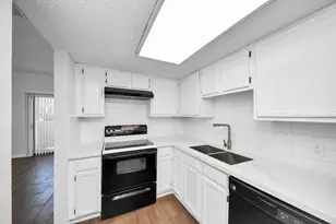 3750 Tanglewilde St, Houston, TX 77063 - Photo 16