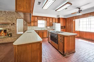 1417 15th St, Huntsville, TX 77340 - Photo 18
