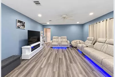 6737 E Bayou Drive, Hitchcock, TX 77563 - Photo 2