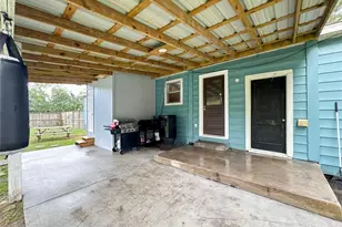 6737 E Bayou Dr, Hitchcock, TX 77563 - Photo 16