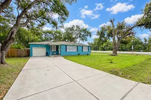 6737 E Bayou Dr, Hitchcock, TX 77563 - Photo 1