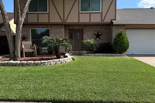 15226 Stradbrook Dr, Houston, TX 77062 - Photo 2