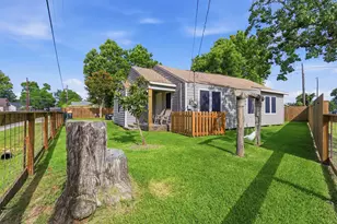 515 Riggs St, Baytown, TX 77520 - Photo 6