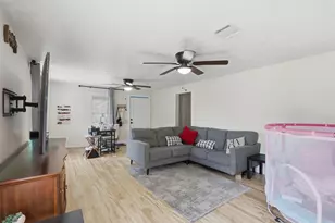 515 Riggs St, Baytown, TX 77520 - Photo 8