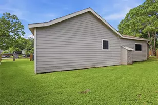 515 Riggs St, Baytown, TX 77520 - Photo 8