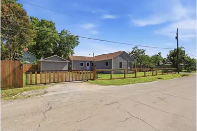 515 Riggs Street, Baytown, TX 77520 - Photo 4