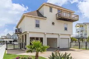 1339 Outrigger, Tiki Island, TX 77554 - Photo 4