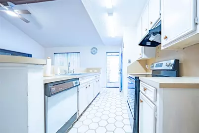 9168 Wilcrest Drive #9168, Houston, TX 77099 - Photo 14