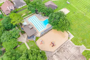 7815 Royan Dr, Houston, TX 77071 - Photo 26