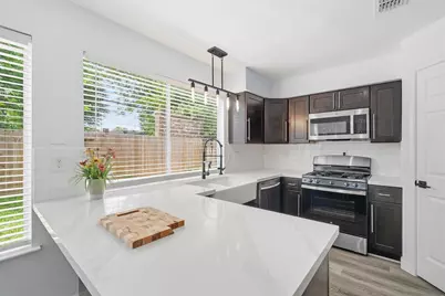 7815 Royan Drive, Houston, TX 77071 - Photo 10