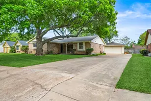 412 Daffodil St, Lake Jackson, TX 77566 - Photo 1