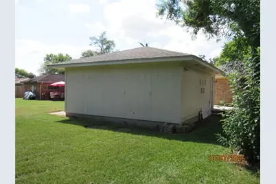 412 Daffodil Street, Lake Jackson, TX 77566 - Photo 8