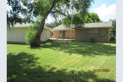 412 Daffodil Street, Lake Jackson, TX 77566 - Photo 12