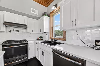 421 N Shady Lane, La Porte, TX 77571 - Photo 8