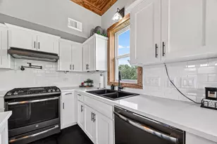421 N Shady Ln, La Porte, TX 77571 - Photo 8