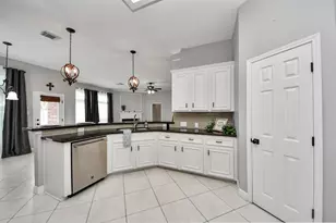 2802 Creek Bend Dr, Friendswood, TX 77546 - Photo 18