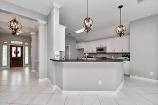 2802 Creek Bend Dr, Friendswood, TX 77546 - Photo 6