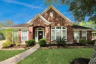 2802 Creek Bend Dr, Friendswood, TX 77546 - Photo 2