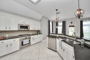 2802 Creek Bend Dr, Friendswood, TX 77546 - Photo 10