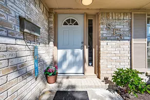 813 Lakeview Dr, Sugar Land, TX 77498 - Photo 8