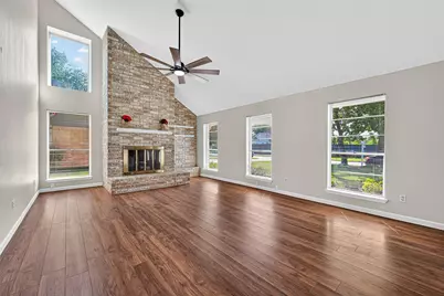 813 Lakeview Drive, Sugar Land, TX 77498 - Photo 14
