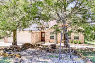 12111 N Ridgeway Dr, Willis, TX 77318 - Photo 2