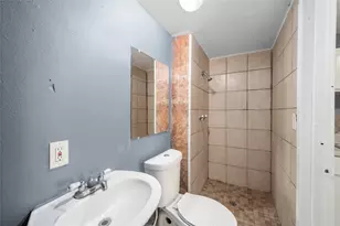 2631 Oakcliff St, Houston, TX 77023 - Photo 2