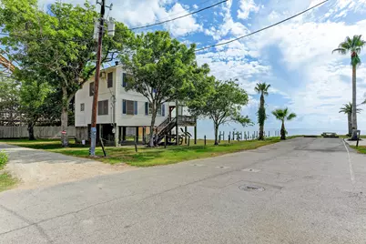308 Bay Avenue, Kemah, TX 77565 - Photo 2