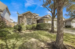 13301 Baron Hill Ln, Rosharon, TX 77583 - Photo 4