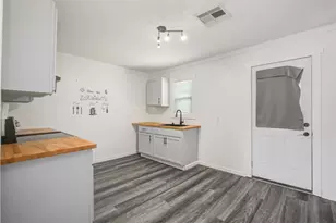 609 Hurst St, Angleton, TX 77515 - Photo 12
